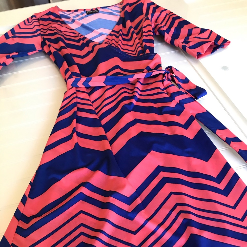 Adorable Extremely Comfortable Dress w tie